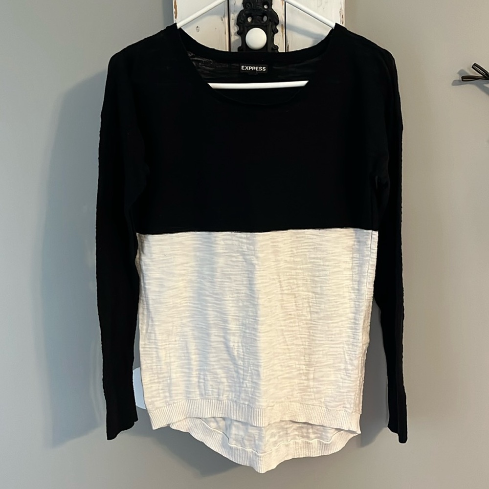 Express long sleeve color bock black and white top